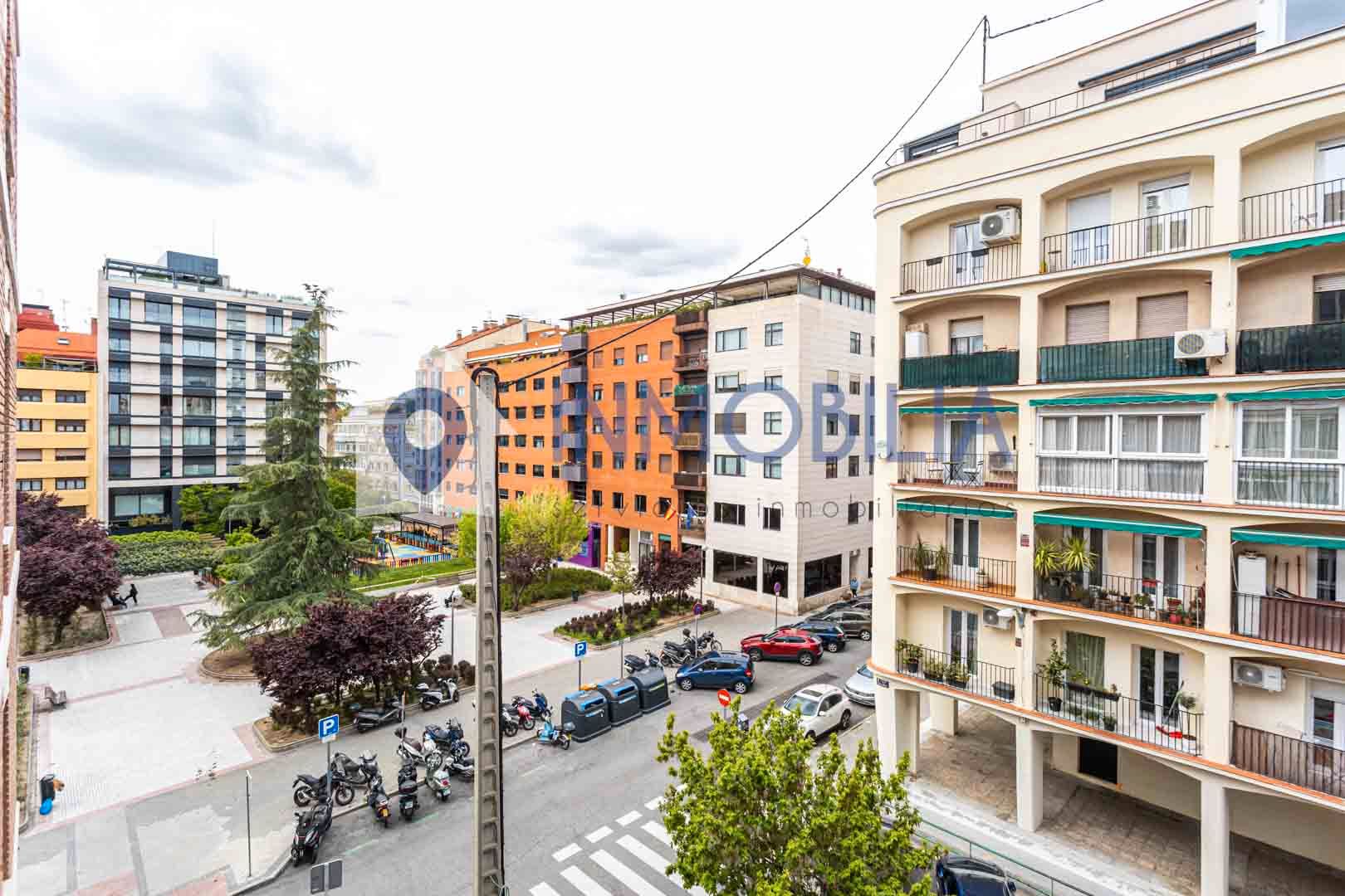 Vista exterior de Pis en venda en  Madrid Capital amb Calefacció, Parquet i Terrassa