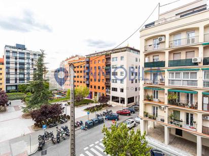 Vista exterior de Pis en venda en  Madrid Capital amb Calefacció, Parquet i Terrassa