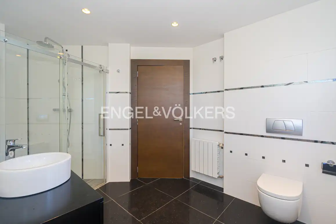 Bany de Casa o xalet en venda en L'Alfàs del Pi amb Aire condicionat, Jardí privat i Piscina