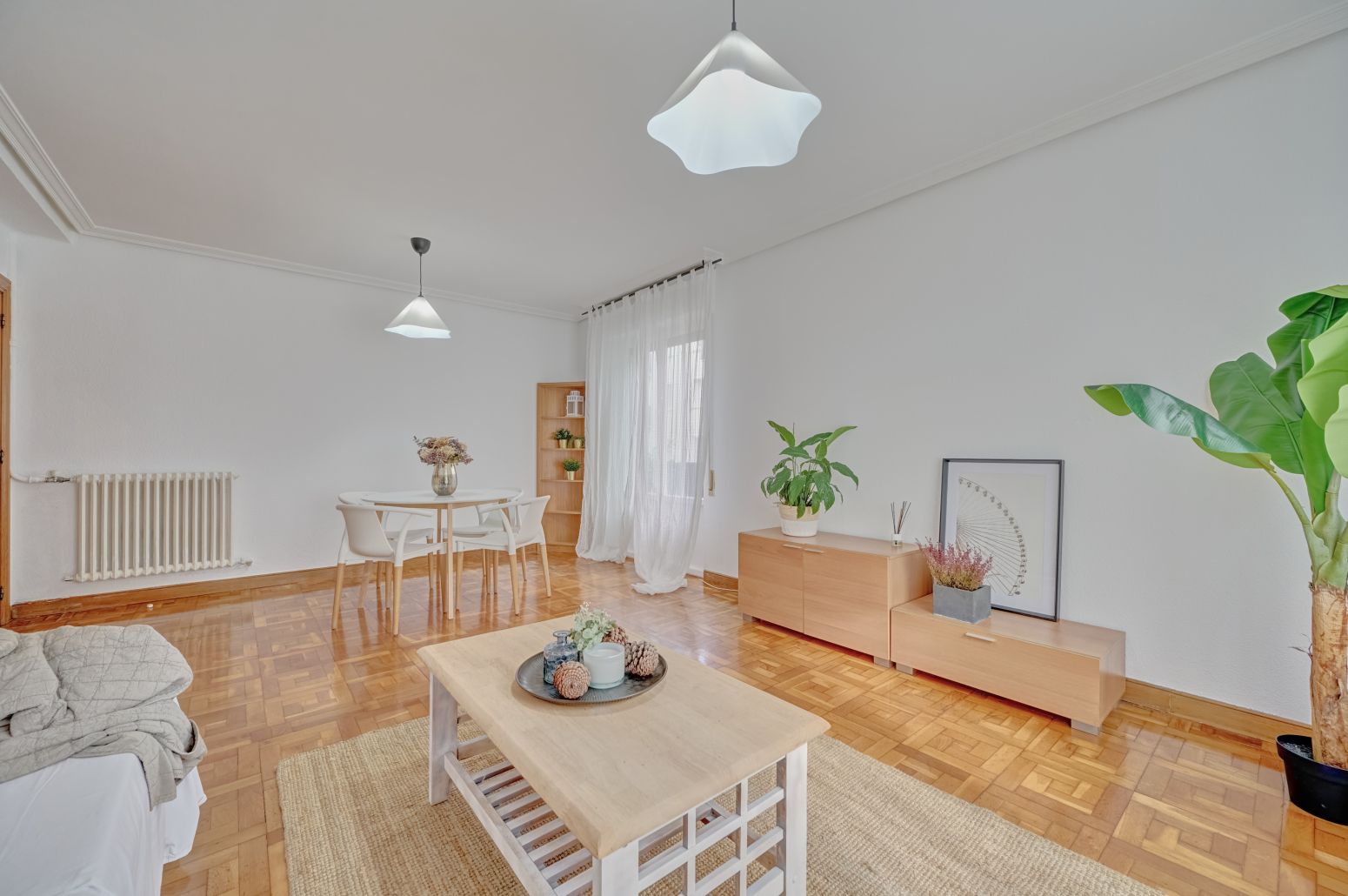 Sala d'estar de Pis en venda en  Pamplona / Iruña amb Parquet i Balcó
