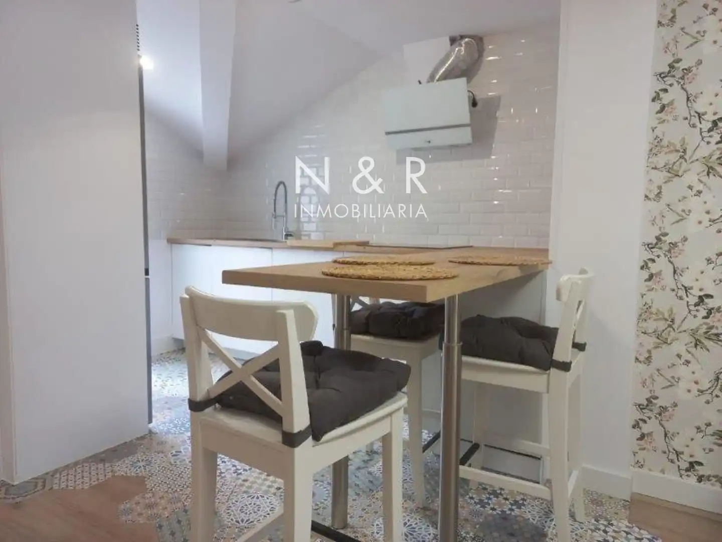 Cocina de Ático de alquiler en Santiago de Compostela  con Calefacción, Terraza y Amueblado