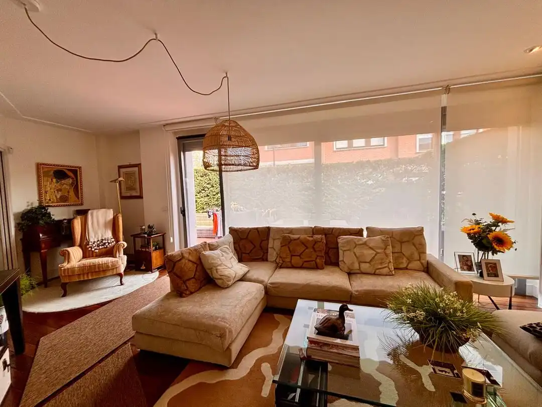 Wohnzimmer von Einfamilien-Reihenhaus zum Verkauf in Sopela mit Heizung, Privatgarten und Terrasse