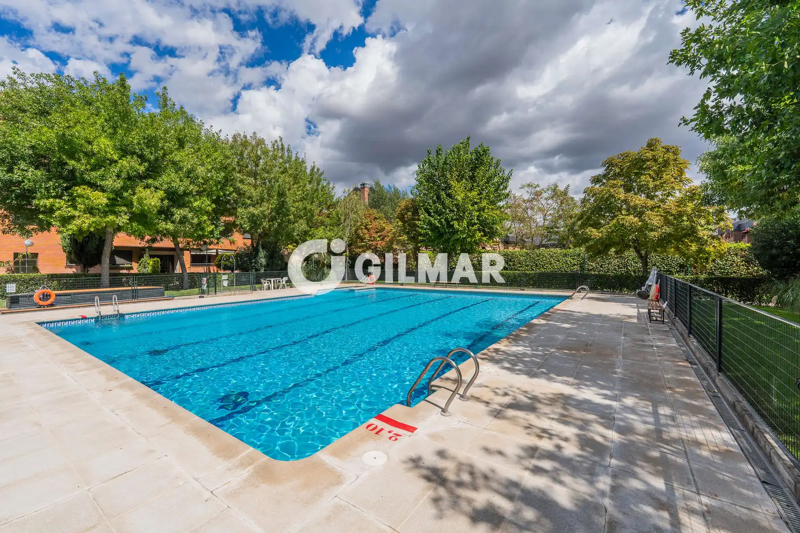 Swimming pool of Flat for sale in Pozuelo de Alarcón  with Heating, Private garden and Swimming Pool