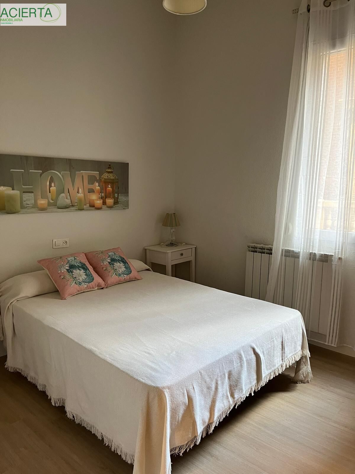 Dormitori de Apartament de lloguer en  Granada Capital amb Calefacció