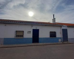 Exterior view of House or chalet for sale in Cazalegas