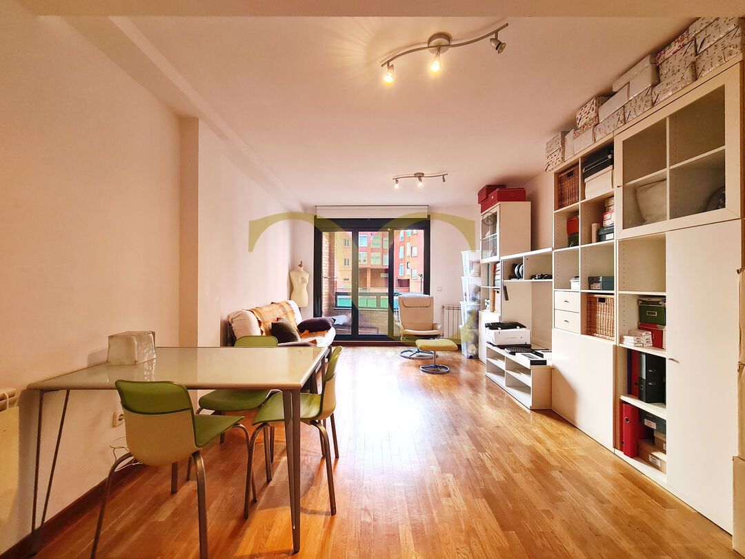 Sala de estar de Apartamento en venta en Oviedo  con Calefacción, Terraza y Balcón