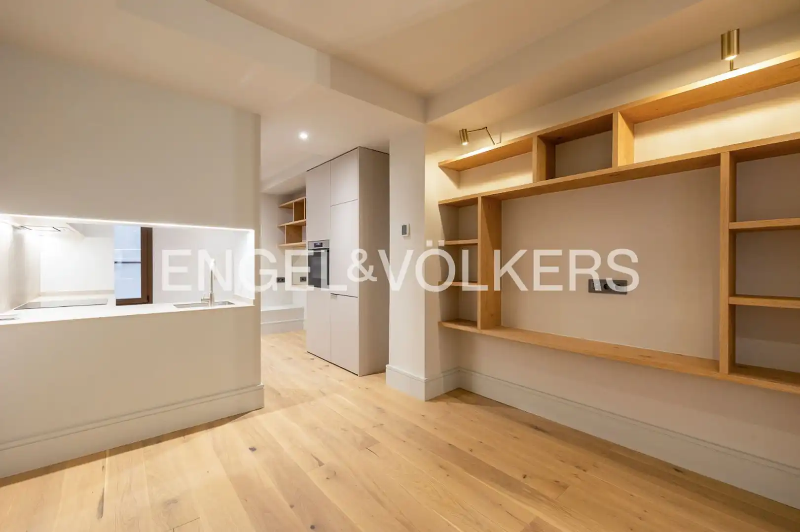 Flat for sale in Barcelona  with Air Conditioner and Heating
