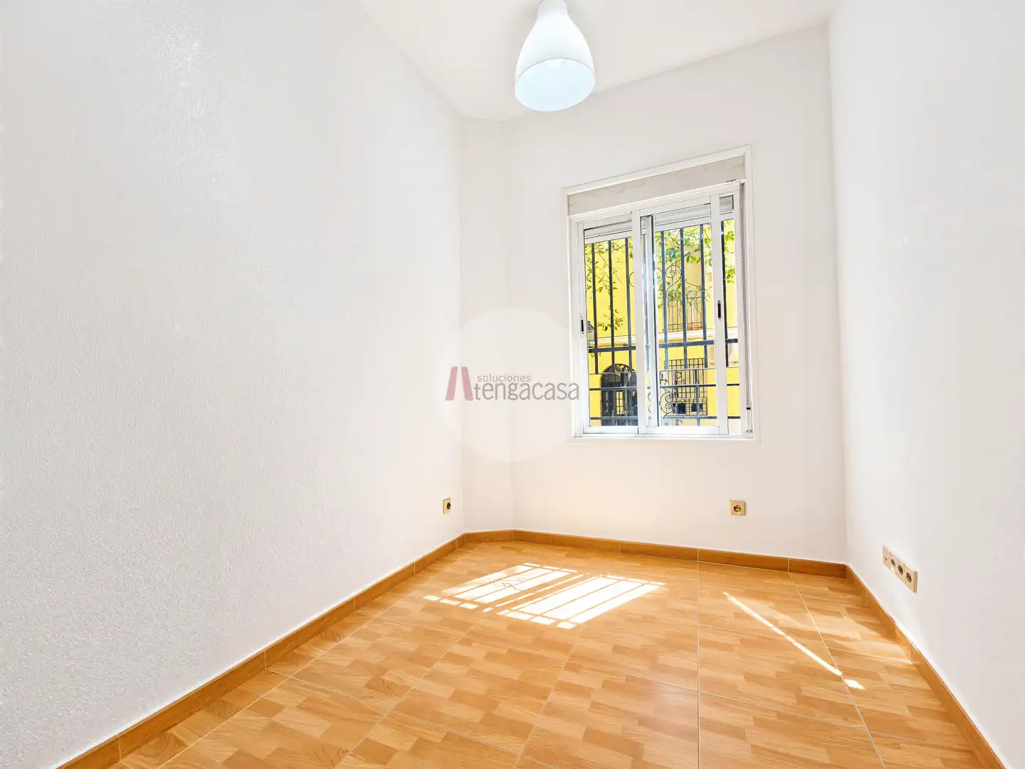 Bedroom of Flat for rent in Madrid  with Air Conditioner, Heating and Washing machine