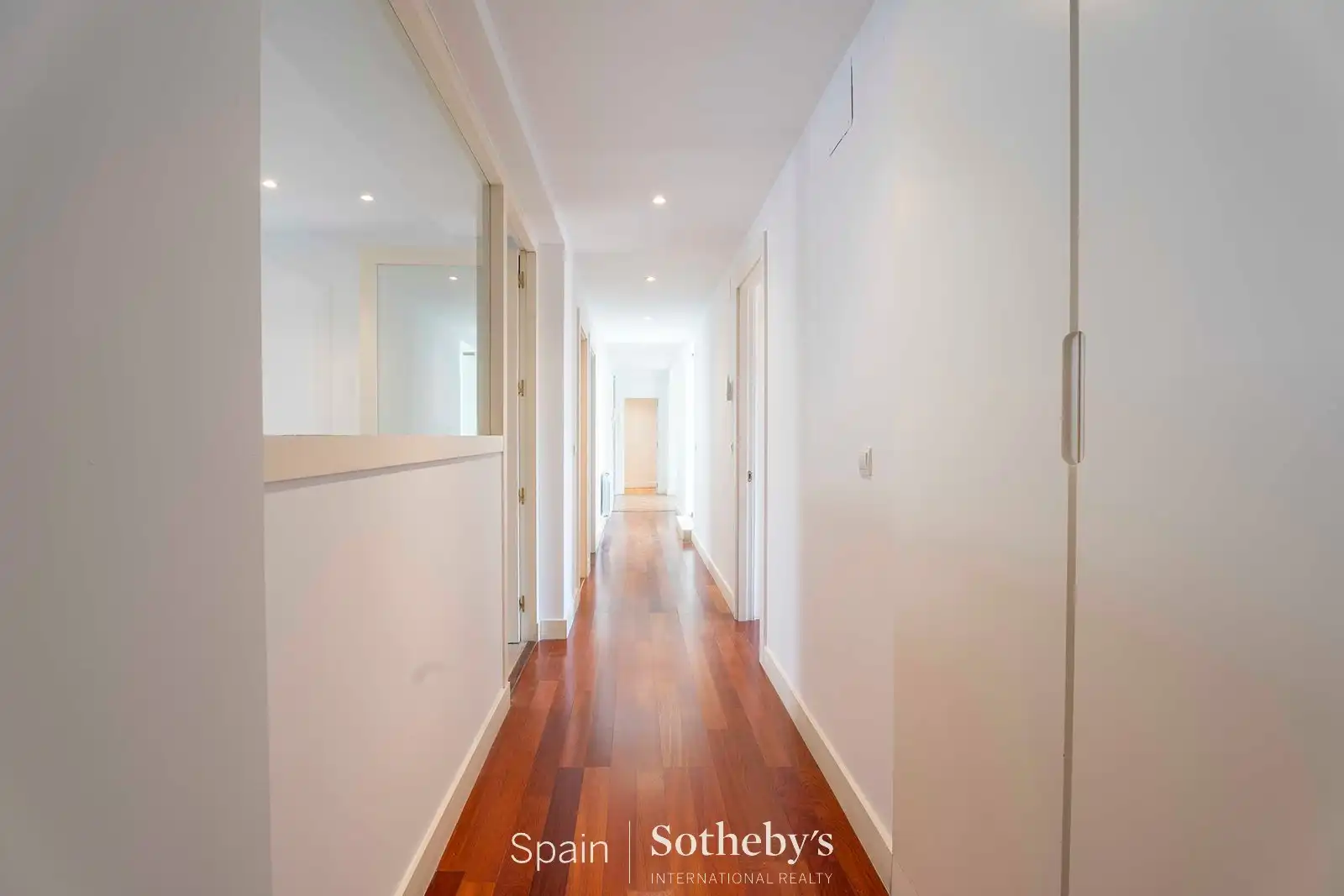 Apartament de lloguer a Plaza de Santa Bárbara, Justicia - Chueca