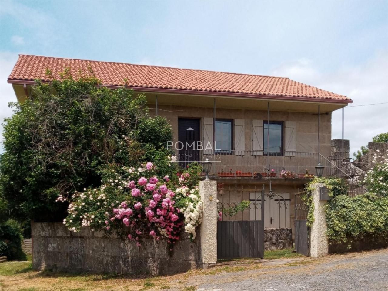 Vista exterior de Casa o xalet en venda en Amoeiro amb Calefacció, Jardí privat i Terrassa