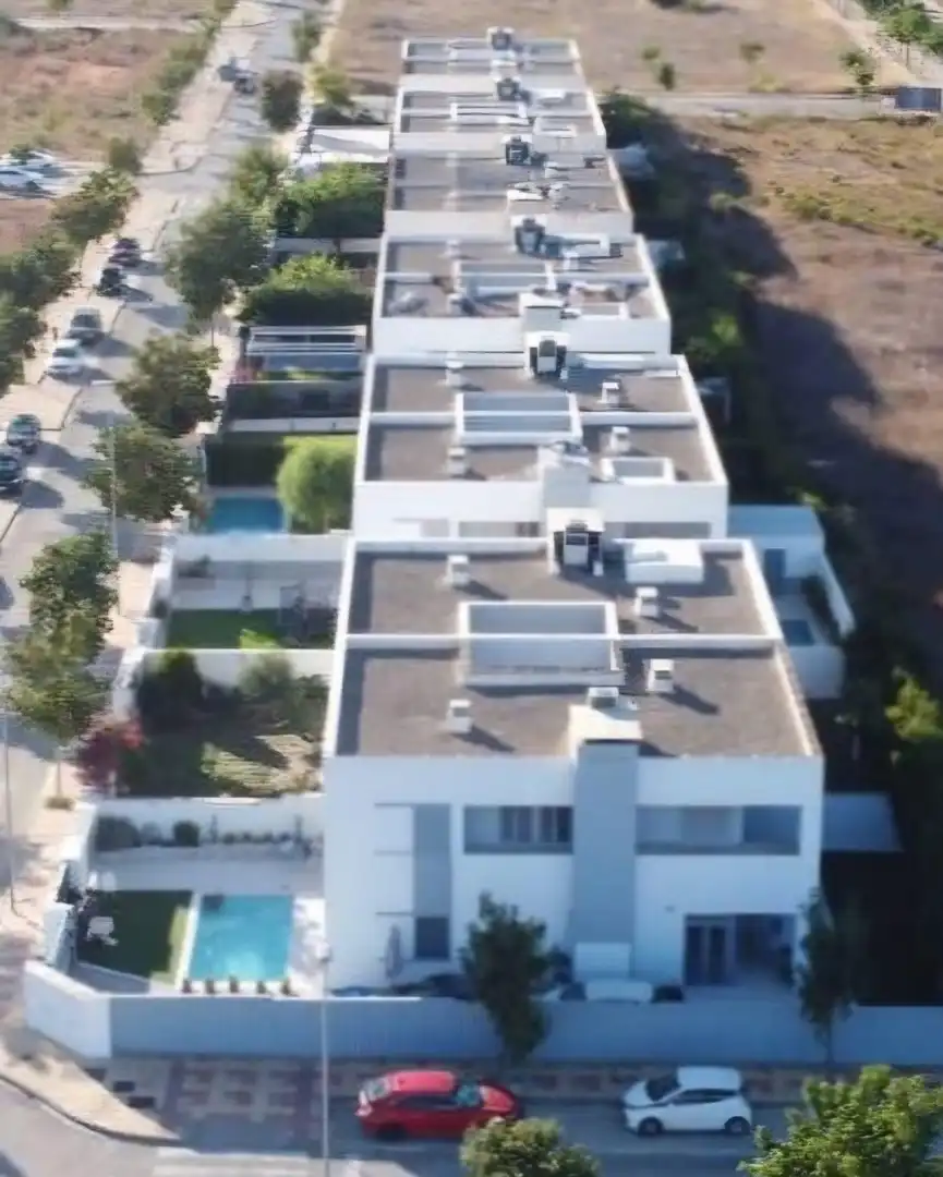 Vista exterior de Casa adosada en venta en Rozas de Puerto Real con Parquet