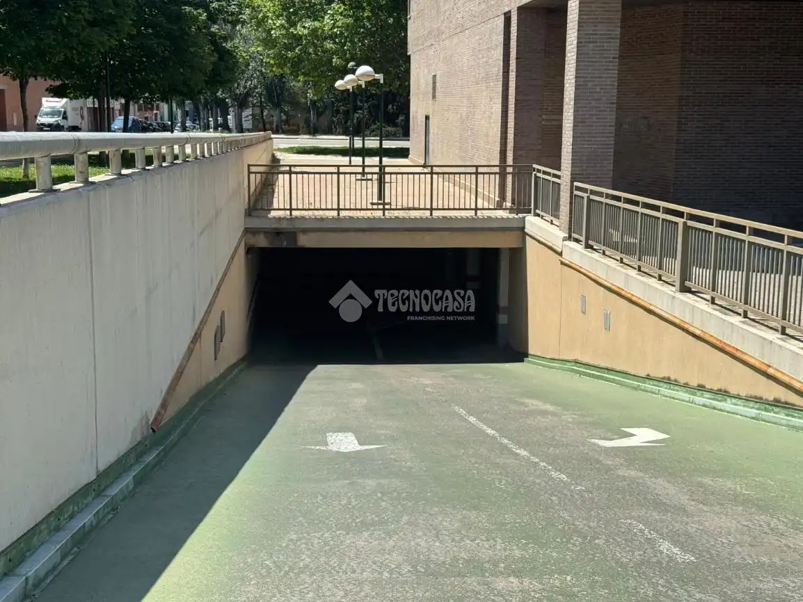 Aparcament amb ascensor en venda a El Rabal, imagen 3