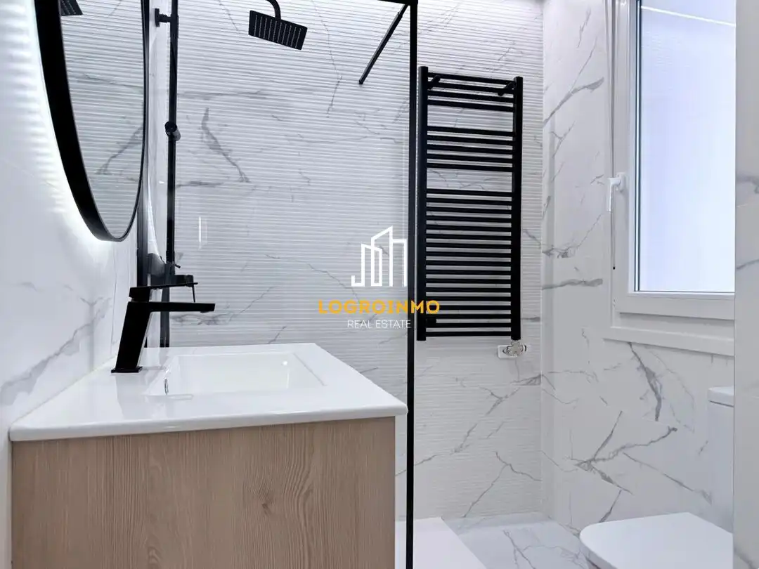 Baño de Piso en venta en  Logroño con Calefacción, Parquet y Balcón