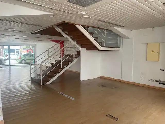 Geschaftsraum zur Miete in Santander mit Klimaanlage und Heizung