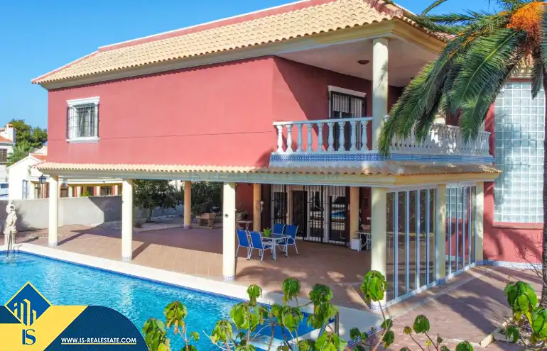 Villa mit Pool zum Verkauf in Zona Carrefour - Urbanizaciones
