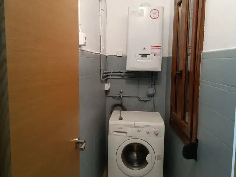 Bathroom of Flat for rent in Vilaller  with Parquet flooring, Storage room and Furnished