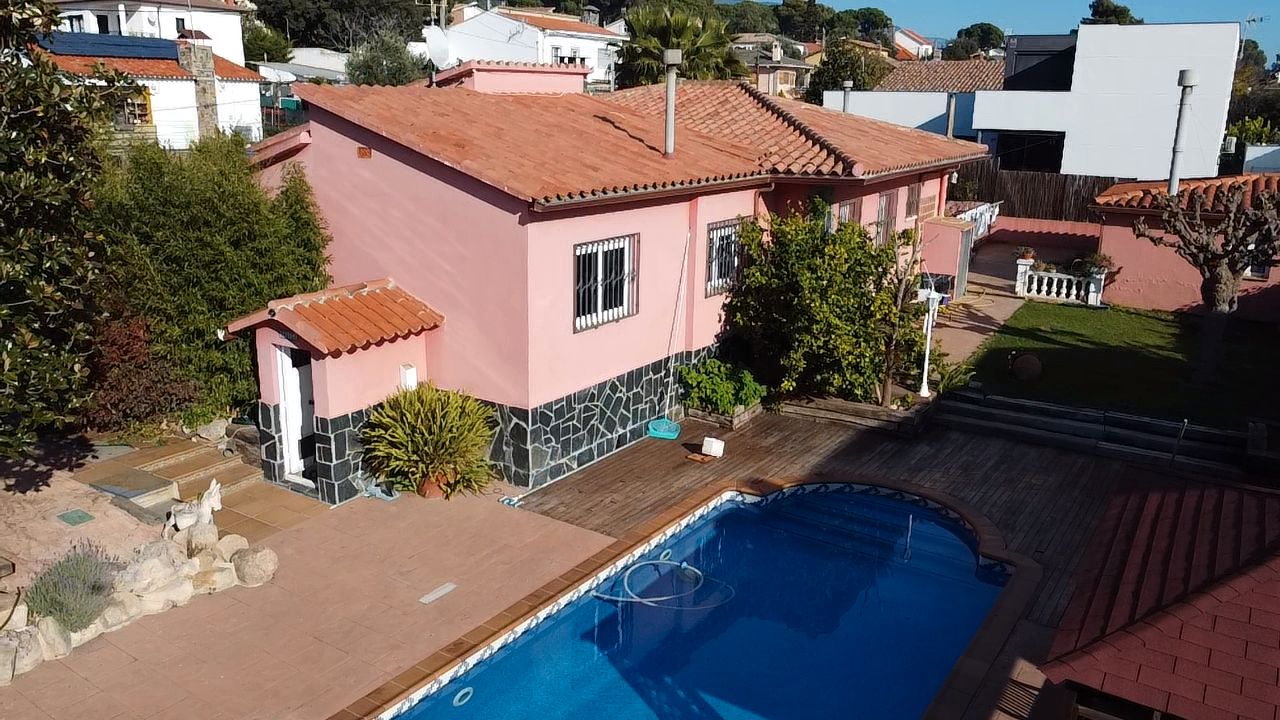 Vista exterior de Casa o xalet en venda en Cànoves I Samalús amb Calefacció, Traster i Piscina