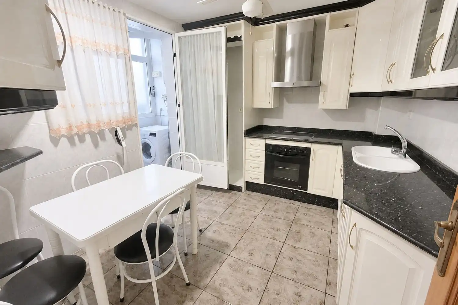 Cocina de Piso en venta en La Roda, Albacete