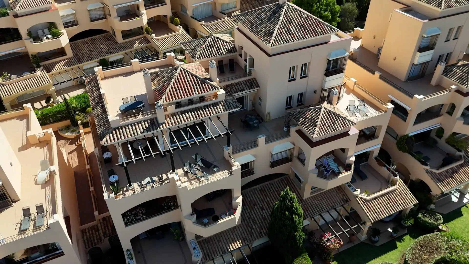 Vista exterior de Àtic en venda en Marbella amb Aire condicionat, Calefacció i Terrassa