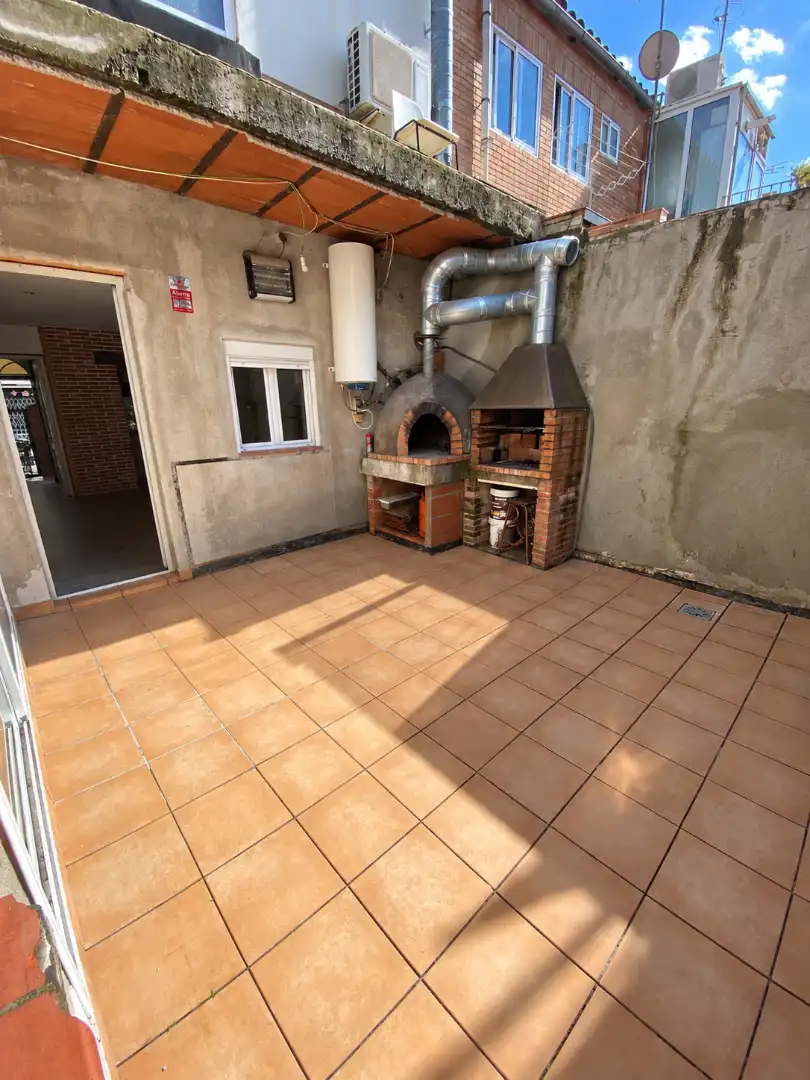 Casa adosada en venta en Nou Barris