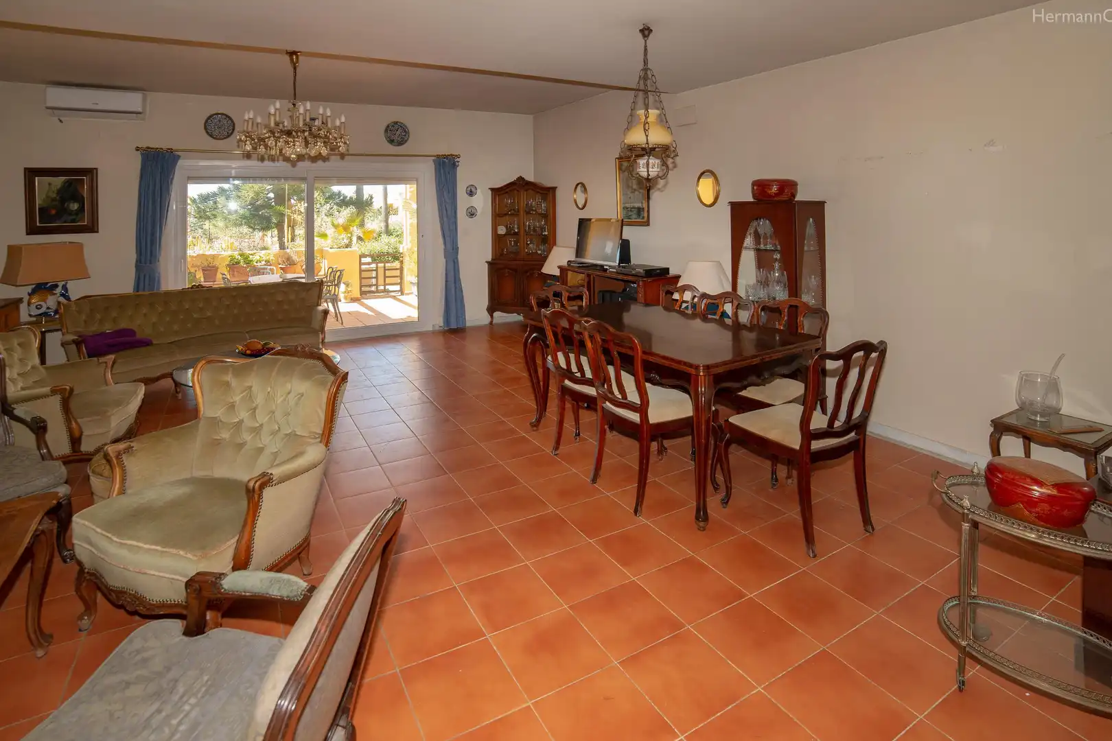 Menjador de Casa adosada en venda en Estepona amb Aire condicionat, Calefacció i Jardí privat