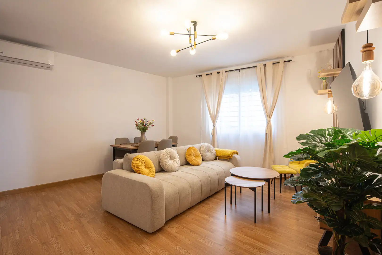 Sala de estar de Piso en venta en Monachil con Aire acondicionado, Parquet y Amueblado