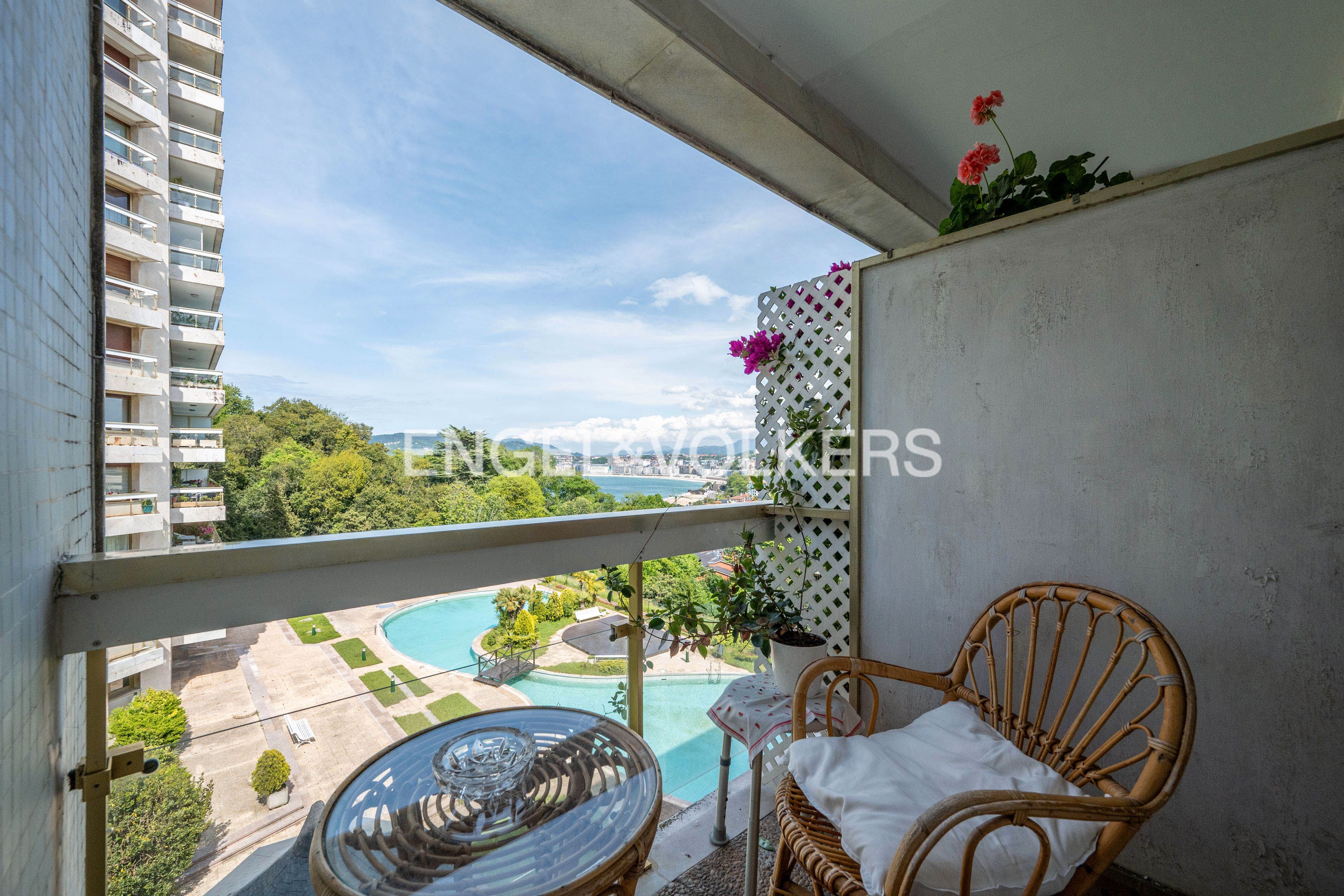 Terrassa de Apartament en venda en Donostia - San Sebastián  amb Calefacció, Jardí privat i Parquet