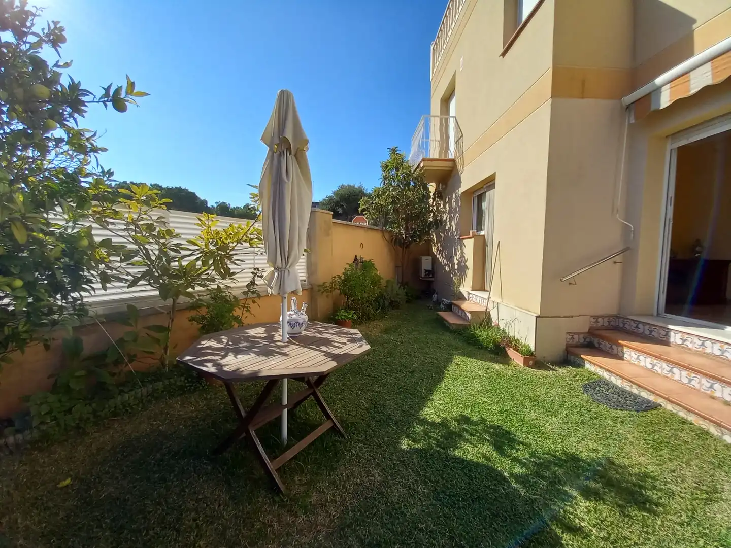 Jardí de Casa o xalet en venda en Vilanova i la Geltrú amb Aire condicionat, Calefacció i Jardí privat