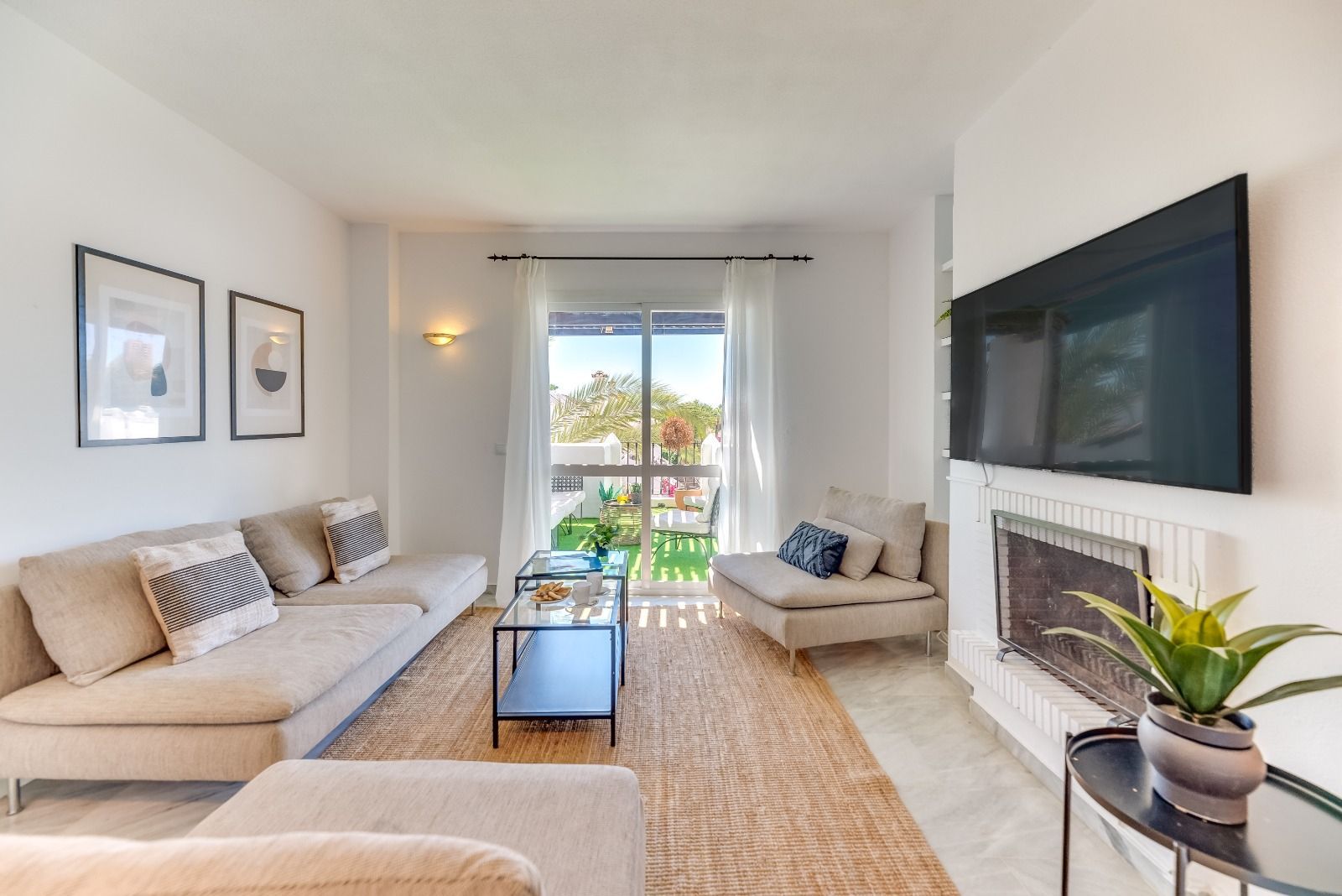 Sala d'estar de Àtic en venda en Marbella amb Aire condicionat, Terrassa i Moblat