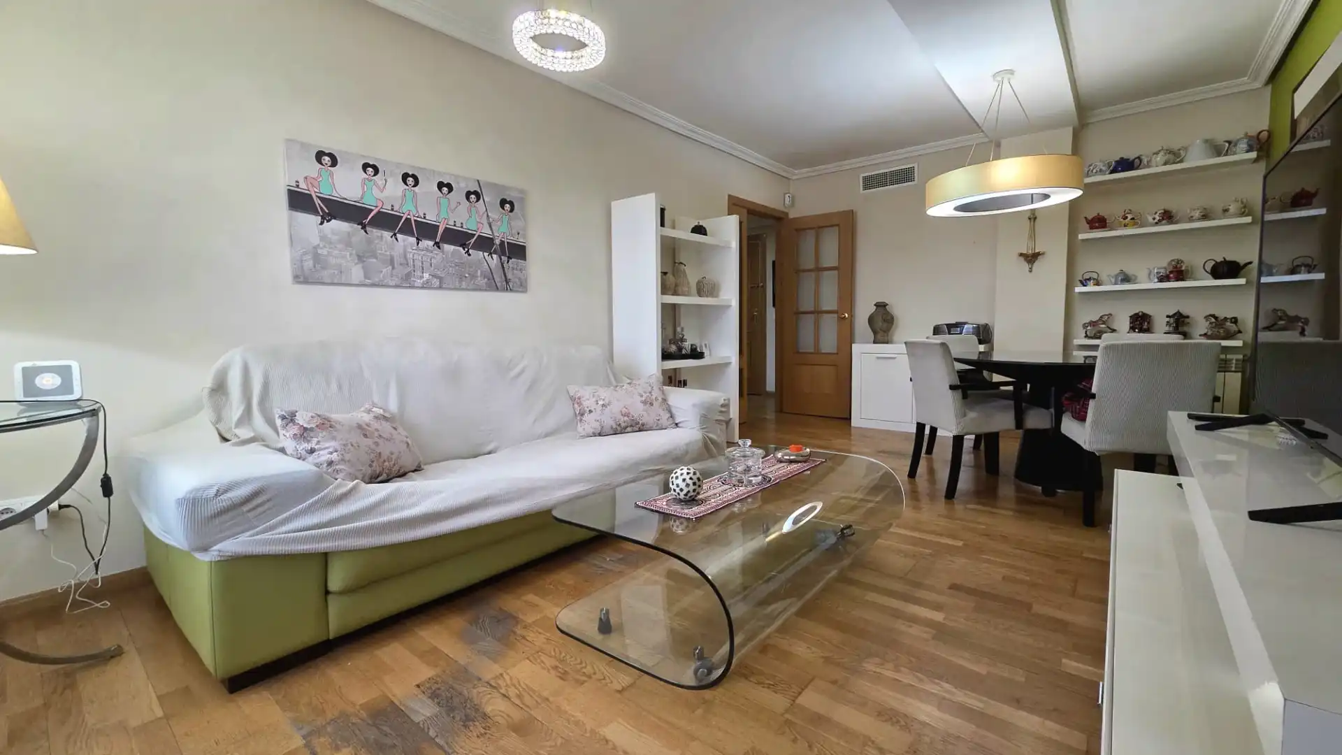 Wohnzimmer von Dachboden zum Verkauf in Fuenlabrada mit Klimaanlage, Heizung und Privatgarten
