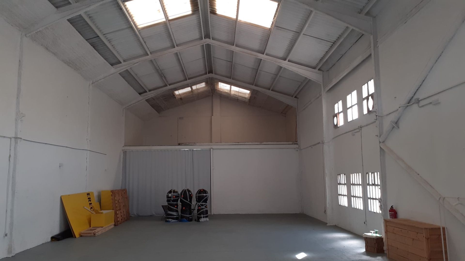 Fabrikhallen zur Miete in Badalona