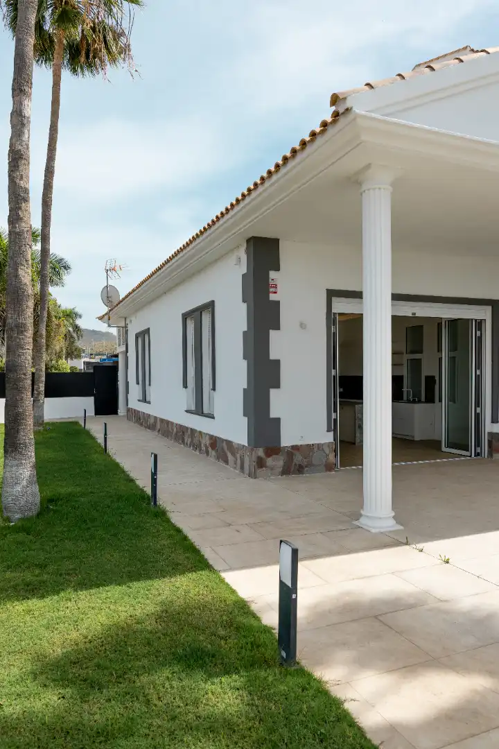 Vista exterior de Casa o xalet en venda en Arona amb Aire condicionat, Jardí privat i Parquet