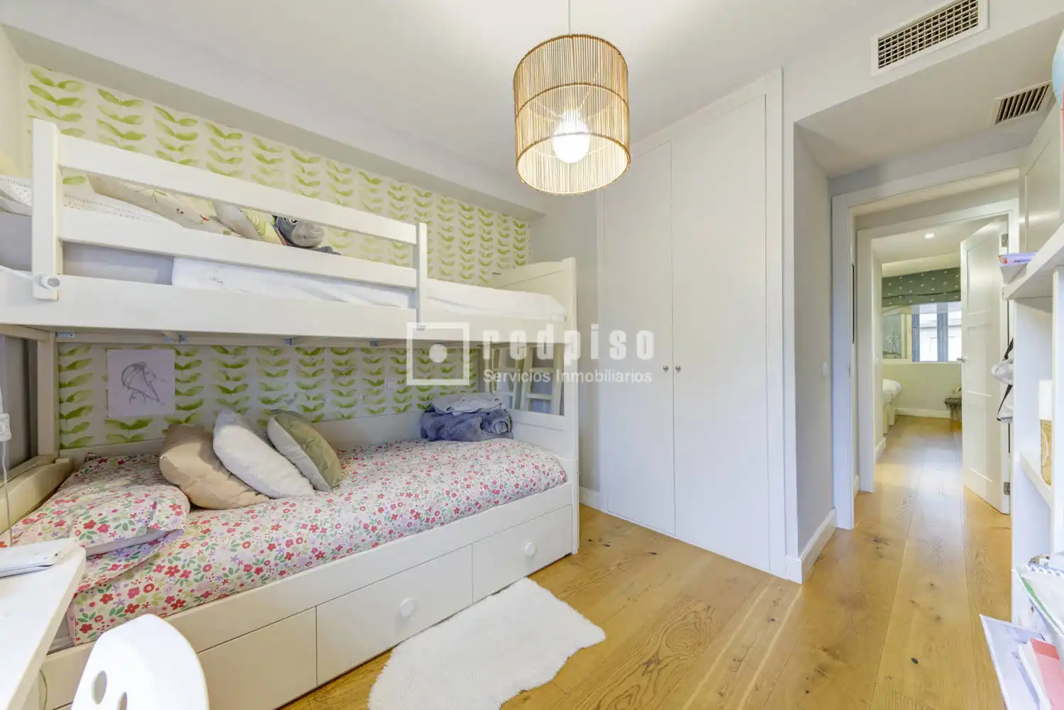 Habitación de Ático en venta en Pozuelo de Alarcón con Aire acondicionado, Calefacción y Jardín privado