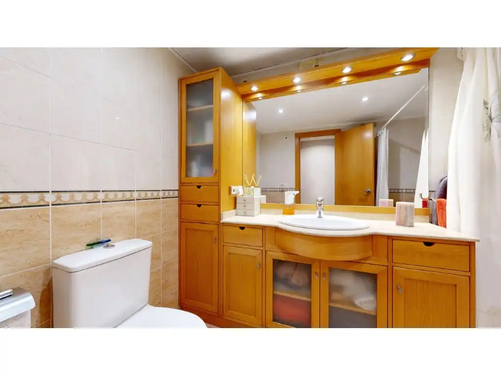 Bathroom of Flat for sale in Valencia  with Air Conditioner, Terrace and Community pool