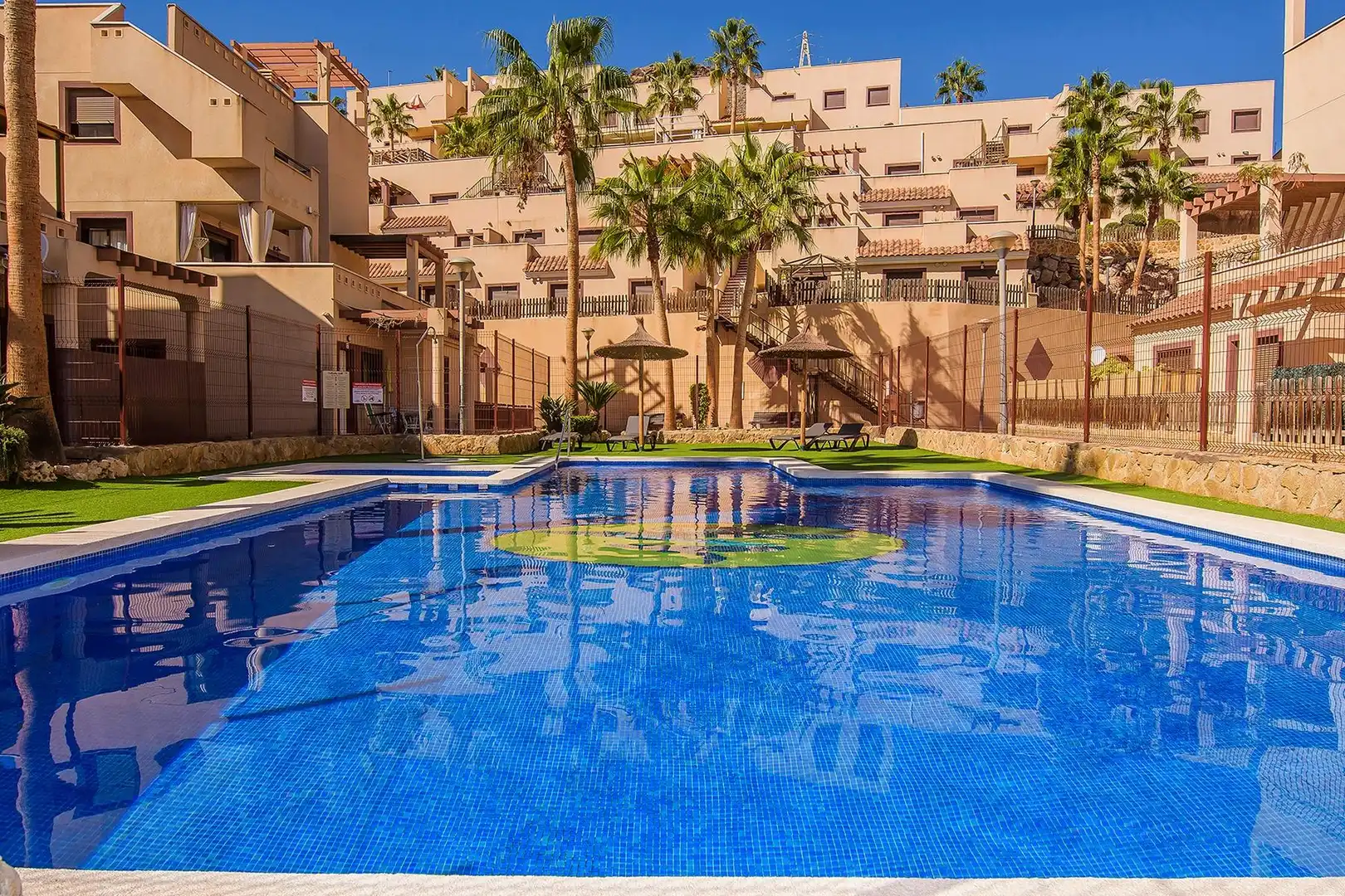 Piscina de Ático en venta en Águilas con Terraza, Amueblado y Piscina comunitaria