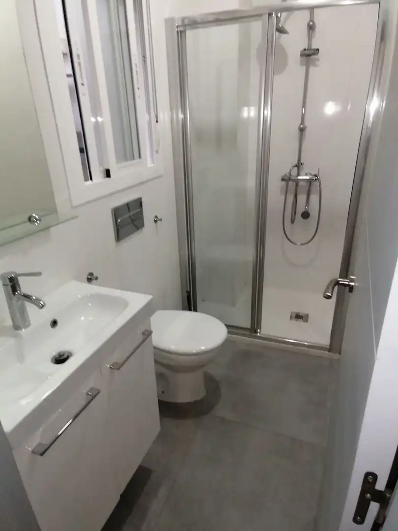 Bathroom of Flat for rent in Algeciras  with Furnished