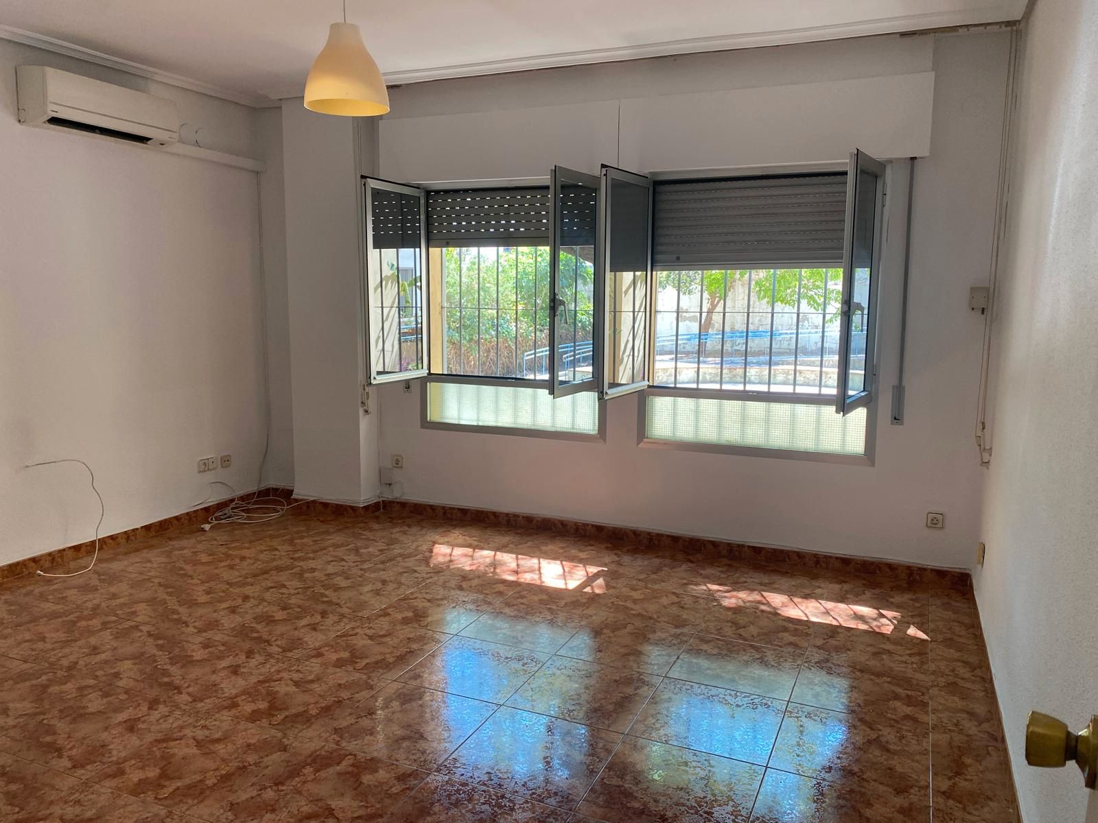 Sala d'estar de Apartament de lloguer en  Córdoba Capital amb Aire condicionat, Jardí privat i Traster