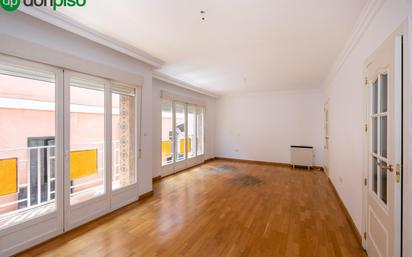 Living room of Flat for sale in  Granada Capital