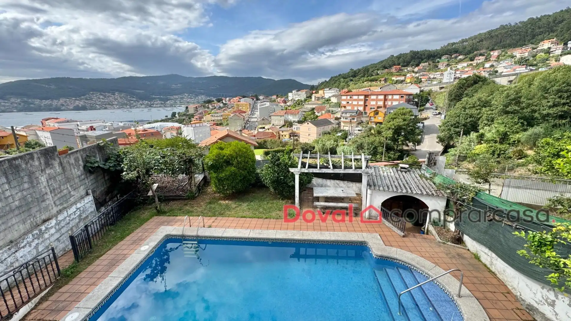 Piscina de Casa o xalet en venda en Redondela amb Calefacció, Traster i Piscina