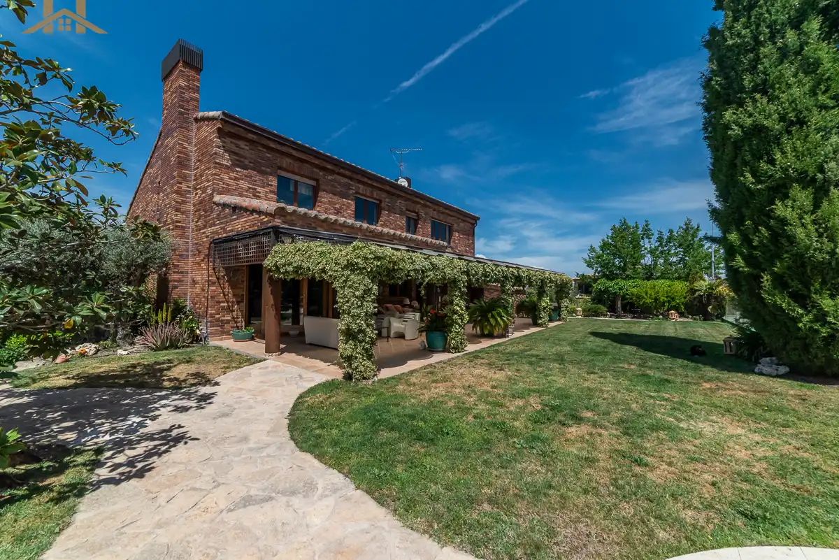 Jardí de Casa o xalet en venda en Boadilla del Monte amb Calefacció, Jardí privat i Parquet