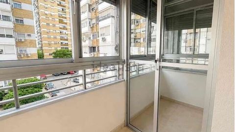Foto 3 de Piso en venta en El Torrejón - El Cerezo, Sevilla Capital