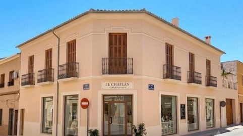 Edificio señorial en chaflán en el centro de Novelda Espacio, luz y un sinfín de posibilidades
