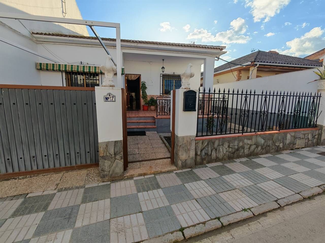 Exterior view of Single-family semi-detached for sale in Huétor Tájar  with Air Conditioner, Heating and Private garden