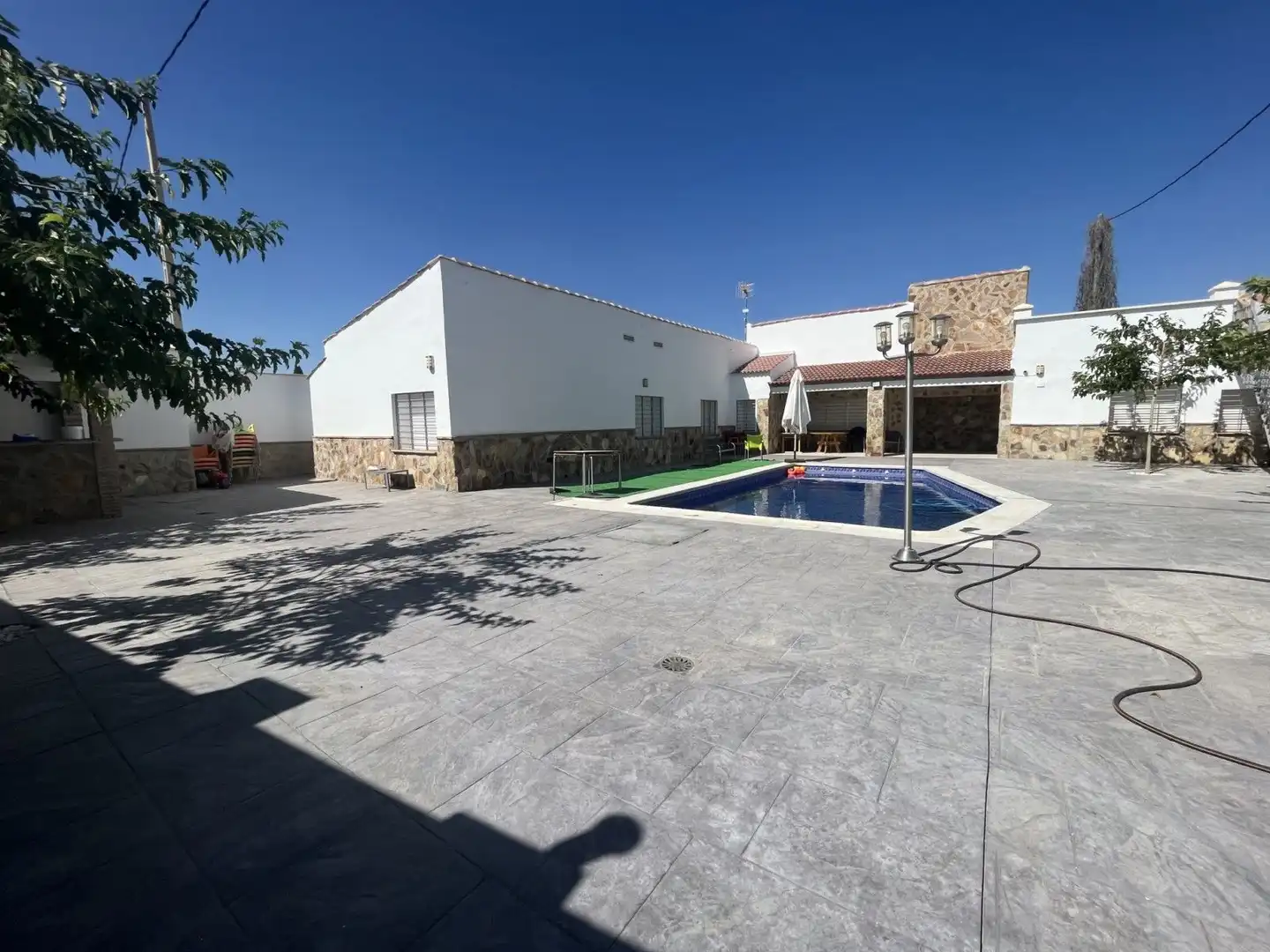 Außenansicht von Haus oder Chalet zum Verkauf in Jaén mit Klimaanlage, Heizung und Privatgarten