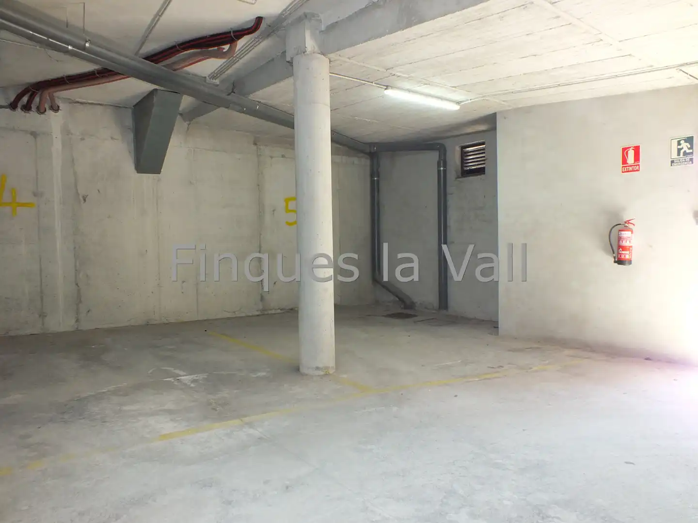 Parkplatz von Wohnung zum Verkauf in Roda de Ter mit Heizung, Ofen und Balkon