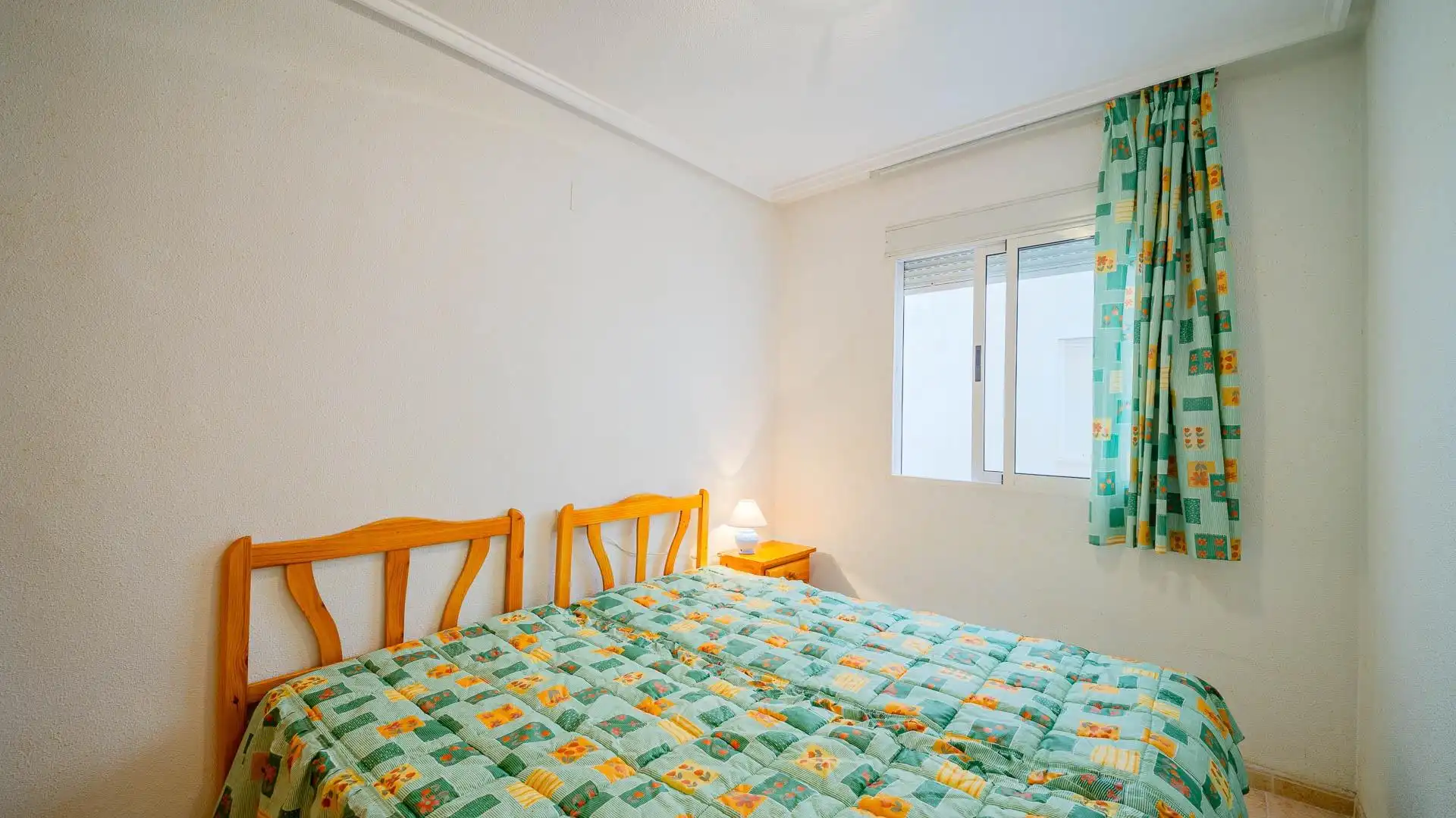 Habitación de Apartamento en venta en Torrevieja con Terraza y Piscina comunitaria