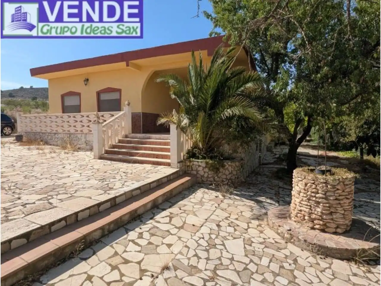 Maison rustique avec piscine à vendre à Sax