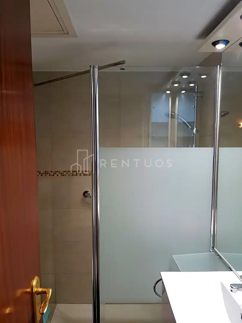 Bany de Àtic de lloguer en Barcelona amb Calefacció i Moblat