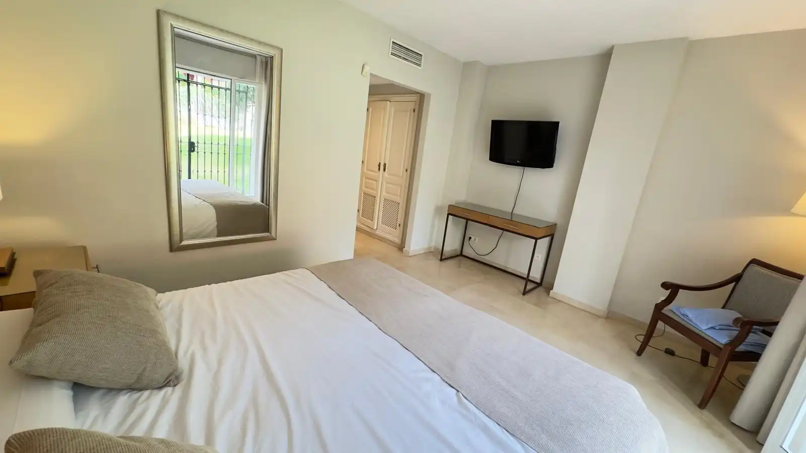 Bedroom of Apartments for sale in Marbella  with Furnished