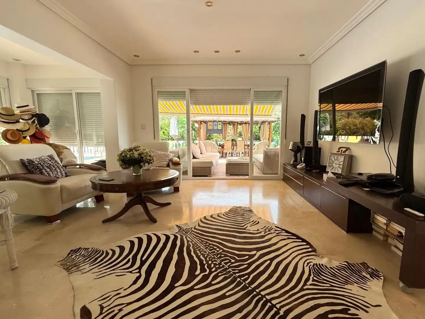 Sala d'estar de Casa o xalet en venda en La Nucia amb Aire condicionat, Calefacció i Jardí privat